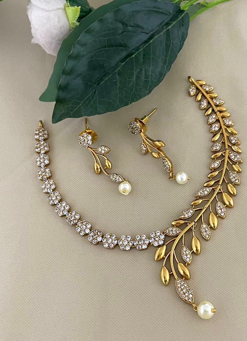 Elegant Gold-Plated Crystal Necklace and Earring Set with Pearl Drops