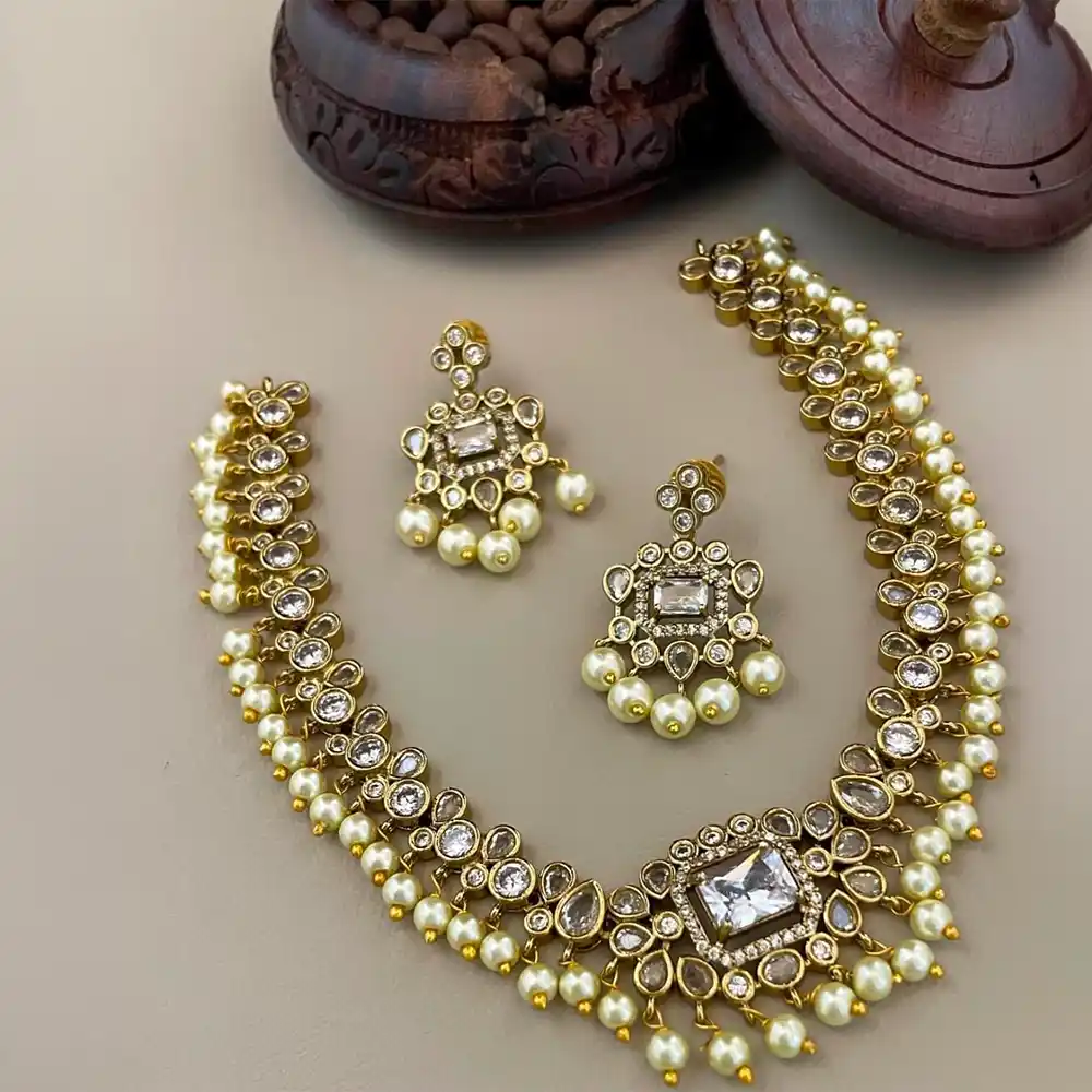 Pearl Crystal Necklace Set - Image 3